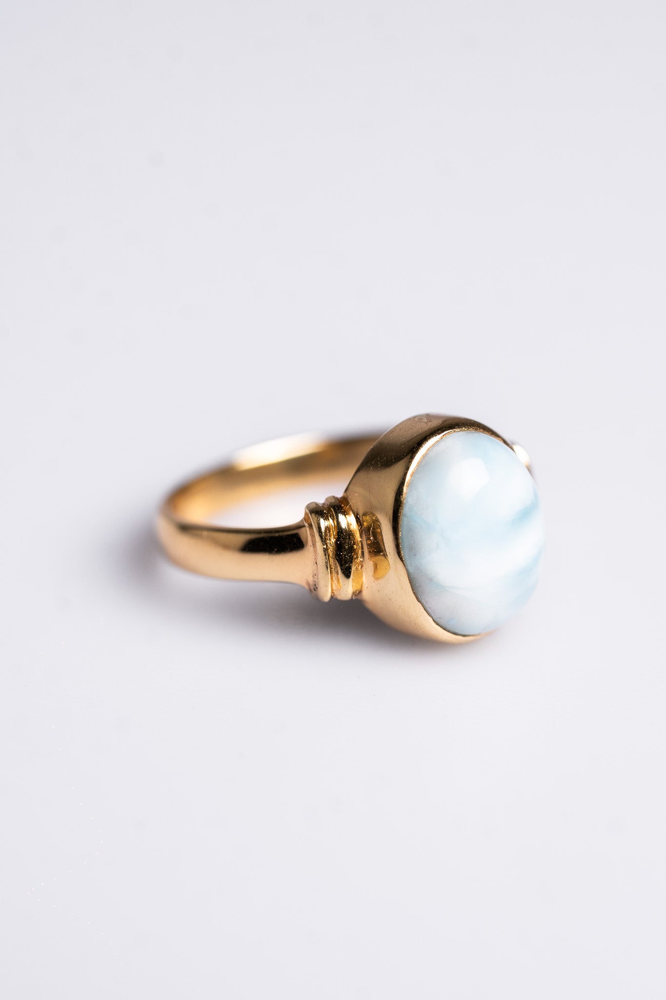Oval Throne Larimar