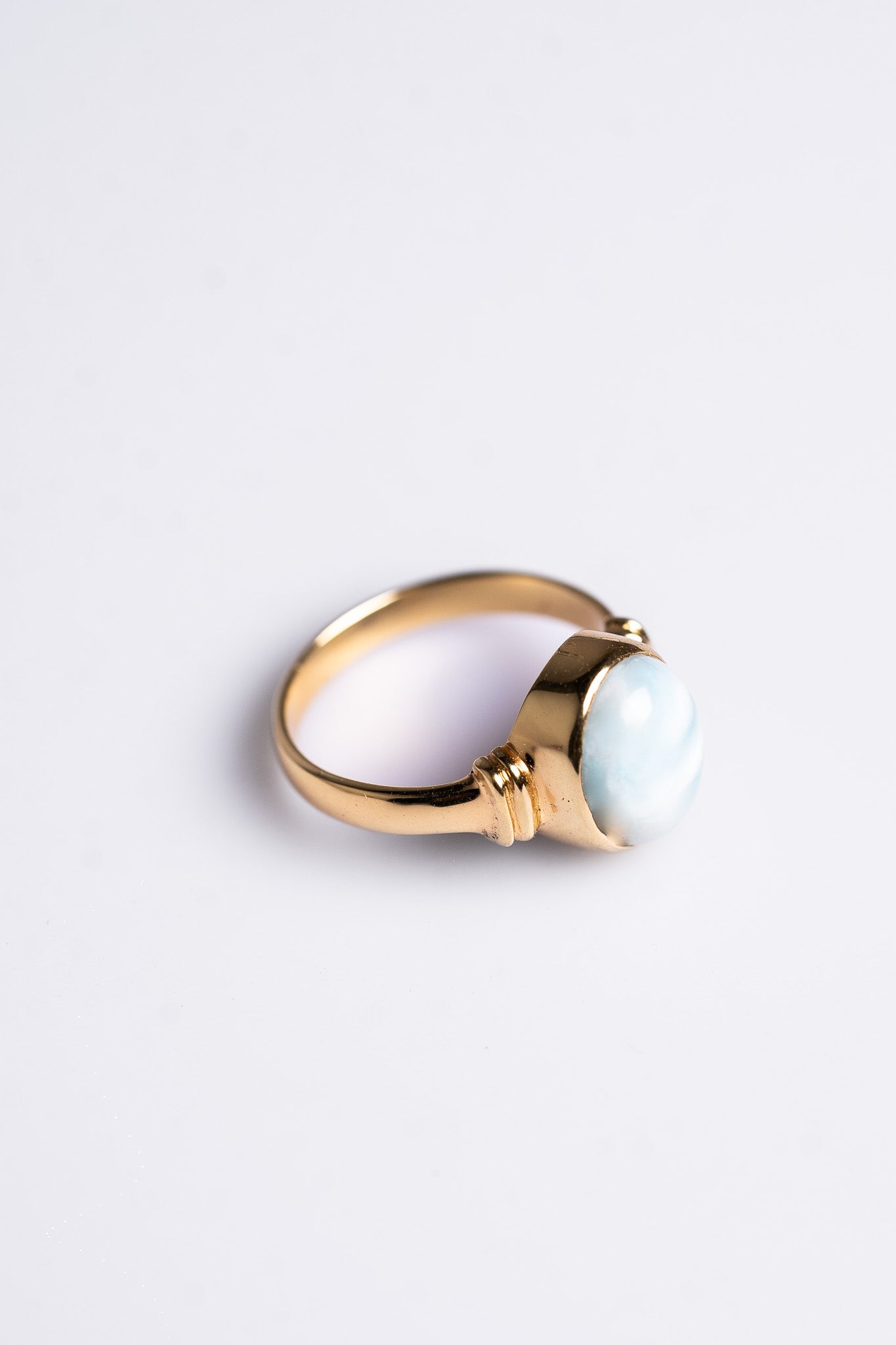 Oval Throne Larimar